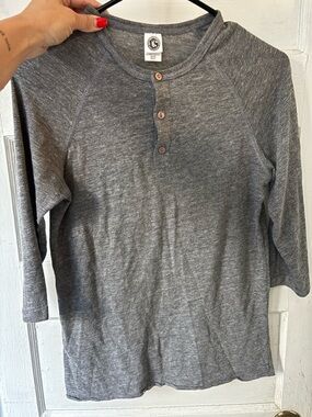 US blanks Women’s Gray Three-Button Henley Long-Sleeve Shirt S